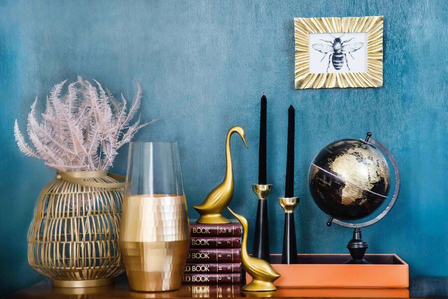 Retro interieur met blauwe muur